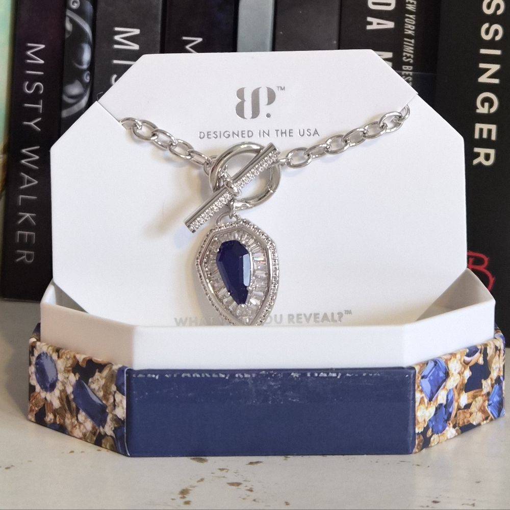 Elegant Silver and Blue Pendant Necklace